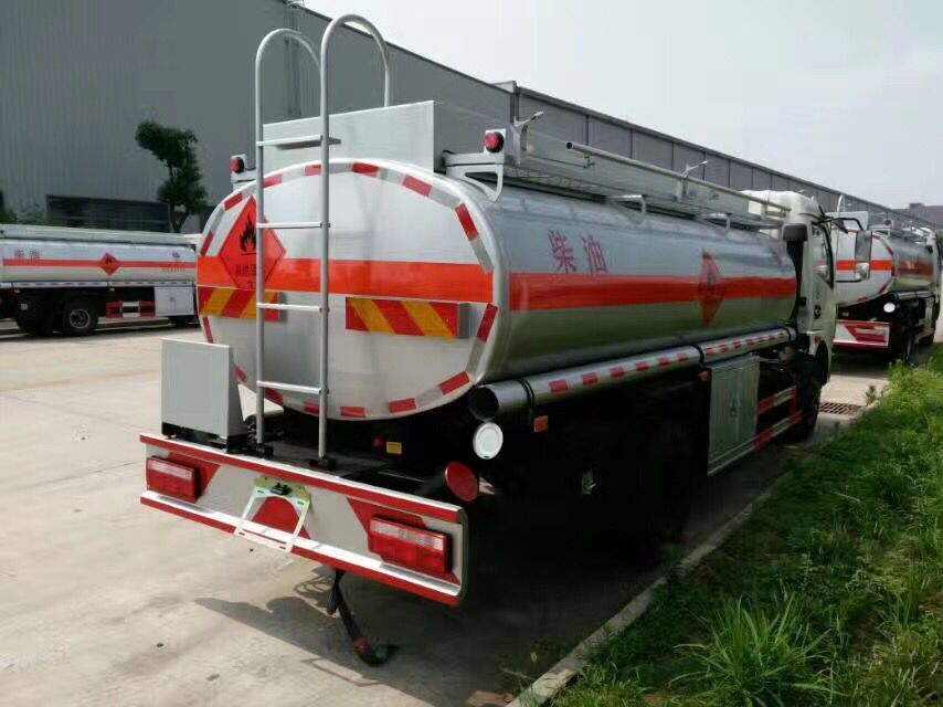 国五东风专底运油车