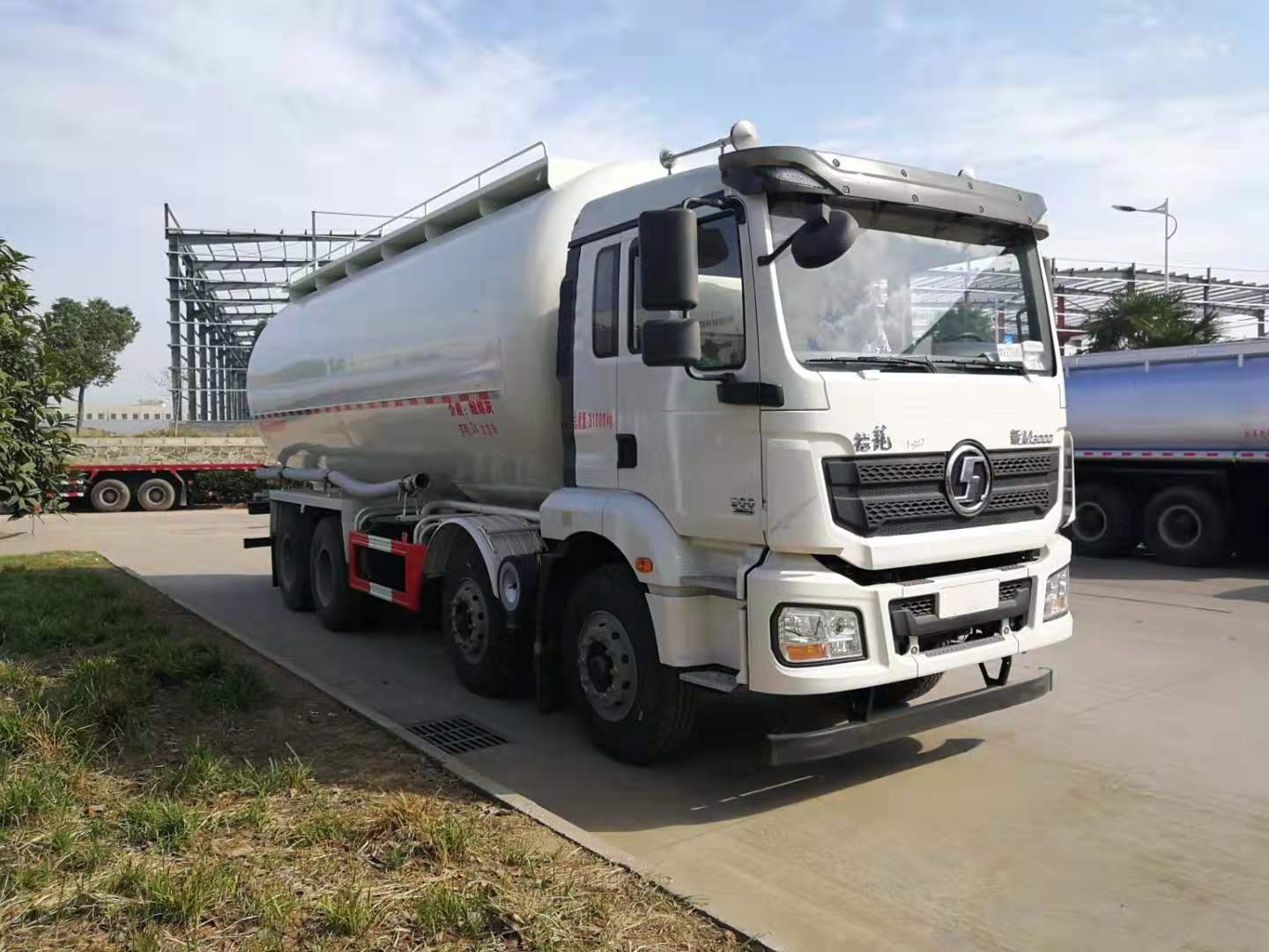28-30方 陕汽轻量化小四桥散装水泥车