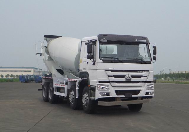 豪沃牌ZZ5317GJBN3667E1型混凝土搅拌运输车