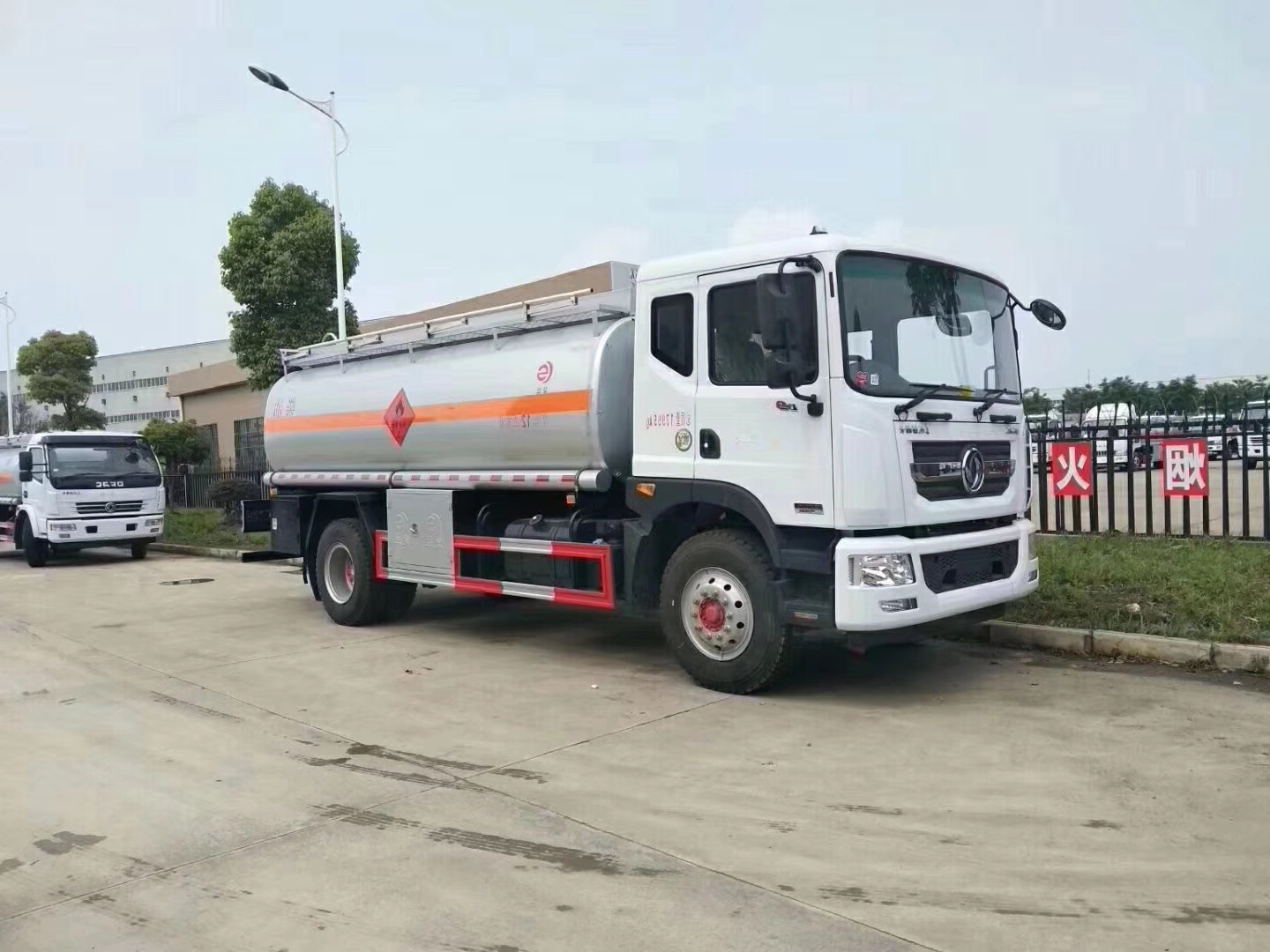 油罐车